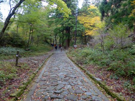 日本一長い自然石の参道