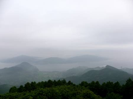 文珠山から対岸の山々